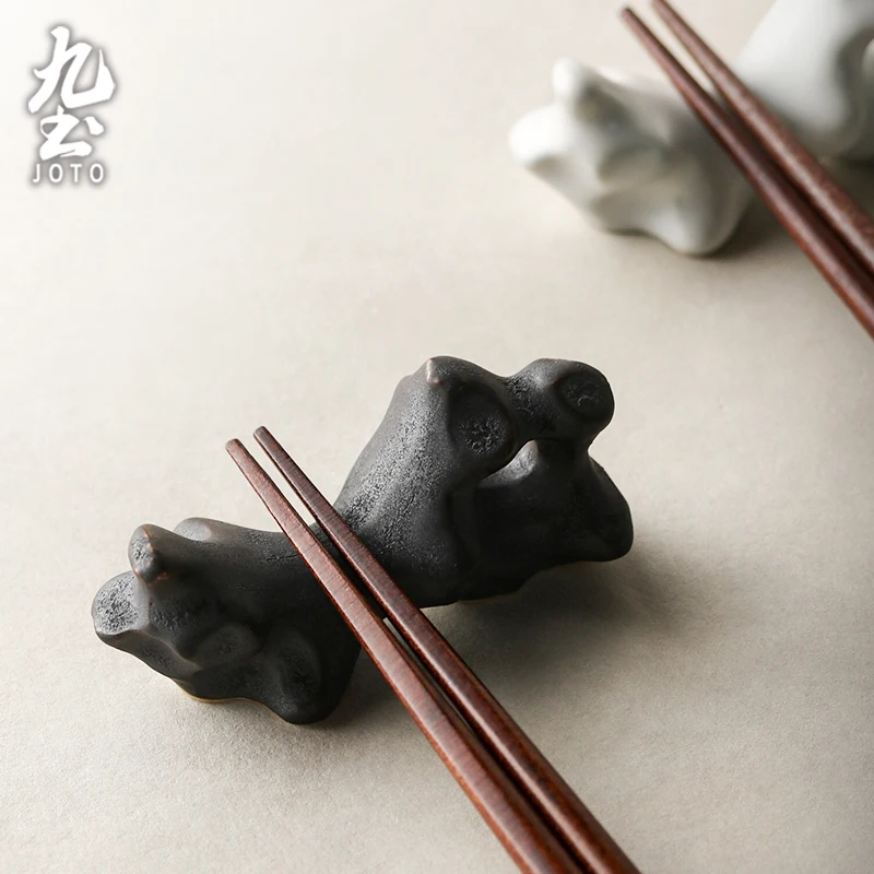 

JOTO Rockery Taihu Lake stone modeling Vintage Zen Ceramic Rockery Chopsticks Rack CJR0526