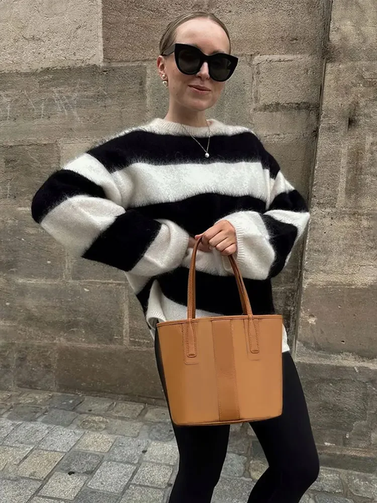 Fashion Black White Stripes Loose Sweater Women Casual Round Neck Long Sleeves Warm Pullover 2024 Autumn Lady Street Knitwear