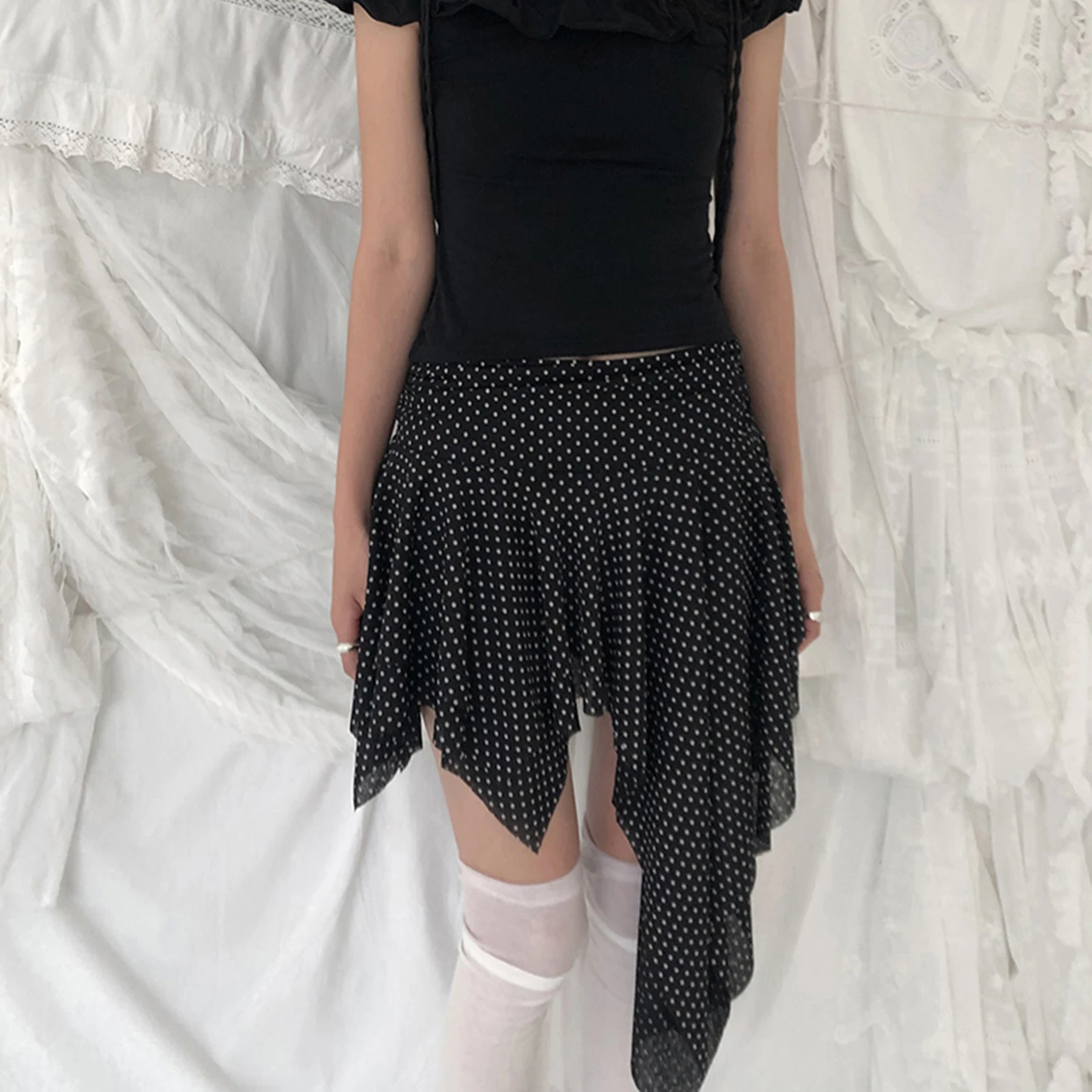 クラシックな女性のドットプリント非対称スカートシャーリングローライズショートフリルスカートカジュアルサマーストリートウェア