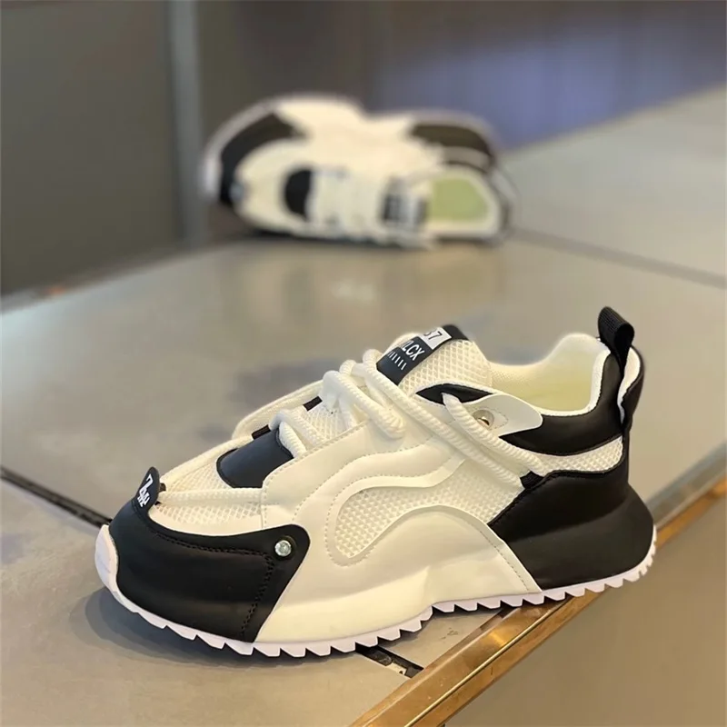 Męskie trampki sznurowane buty na świeżym powietrzu oddychające męskie buty 2025 nowe buty wulkanizowane gumowa podeszwa Zapatillas De Hombre