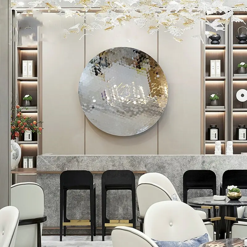 

Современное настенное зеркало из нержавеющей стали в стиле лёгкой роскоши, круглое, с кованым железным основанием.