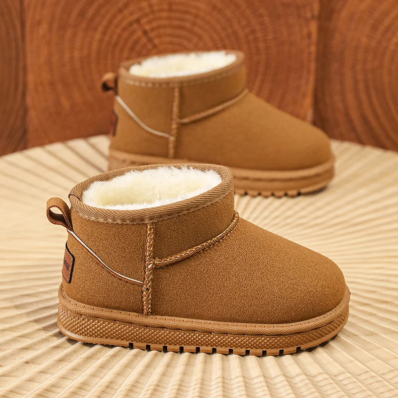 

2025 Boys Girls Winter Warm Shoes for Kids Sports Sneakers Fleece-Lined Soft Rubber Sole Anti Slip Retro Frosted Leather Casual