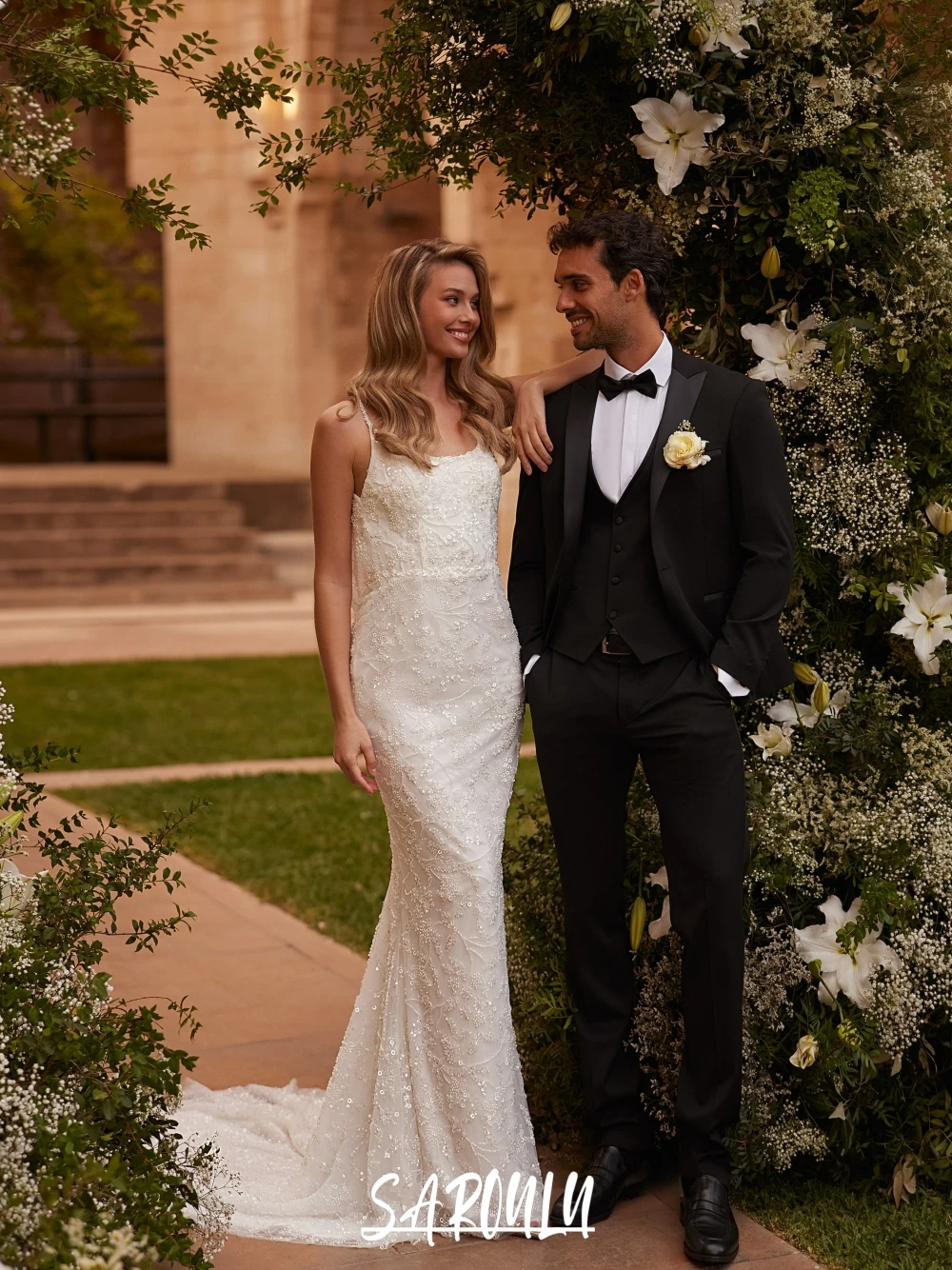 

Women Shimmering Tassel Wedding Dress White Mermaid Backless Bride Wear With Straps Customized Charming Sequined Bridal Gown