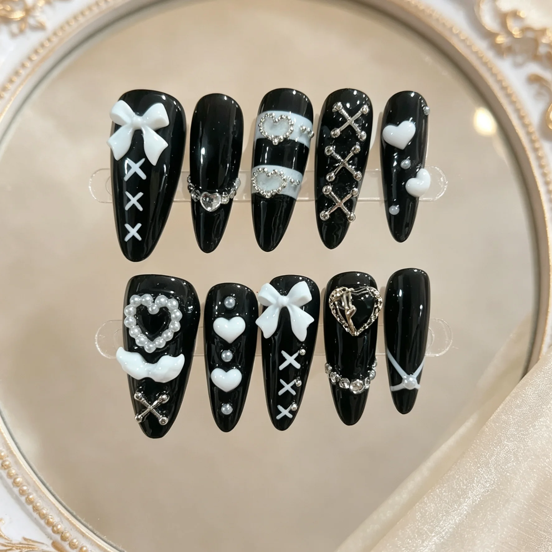 10 Pieces of Hand Pressed Almond Shaped Nails, Beautiful Fake Nails, Sweet and Cool Black Background White Bow, Suitable for Wom