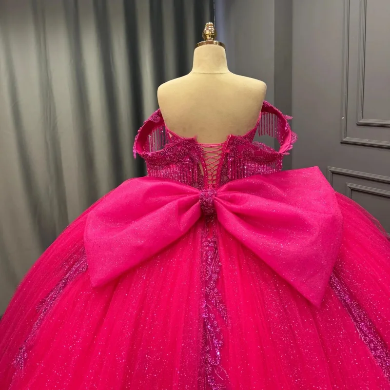Brillant rose rose Quinceanera robe cristal paillettes fleur décalcomanie épaules dénudées longue queue arc robes De 15 Quinceanera ﻿ Personnaliser
