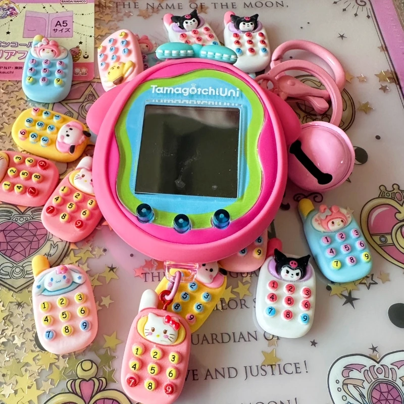 Sanrio Tamagotchi Uni ciondolo acrilico tappo antipolvere catena del telefono ciondolo a batteria Kuromi regalo di compleanno da collezione da tavolo Orname