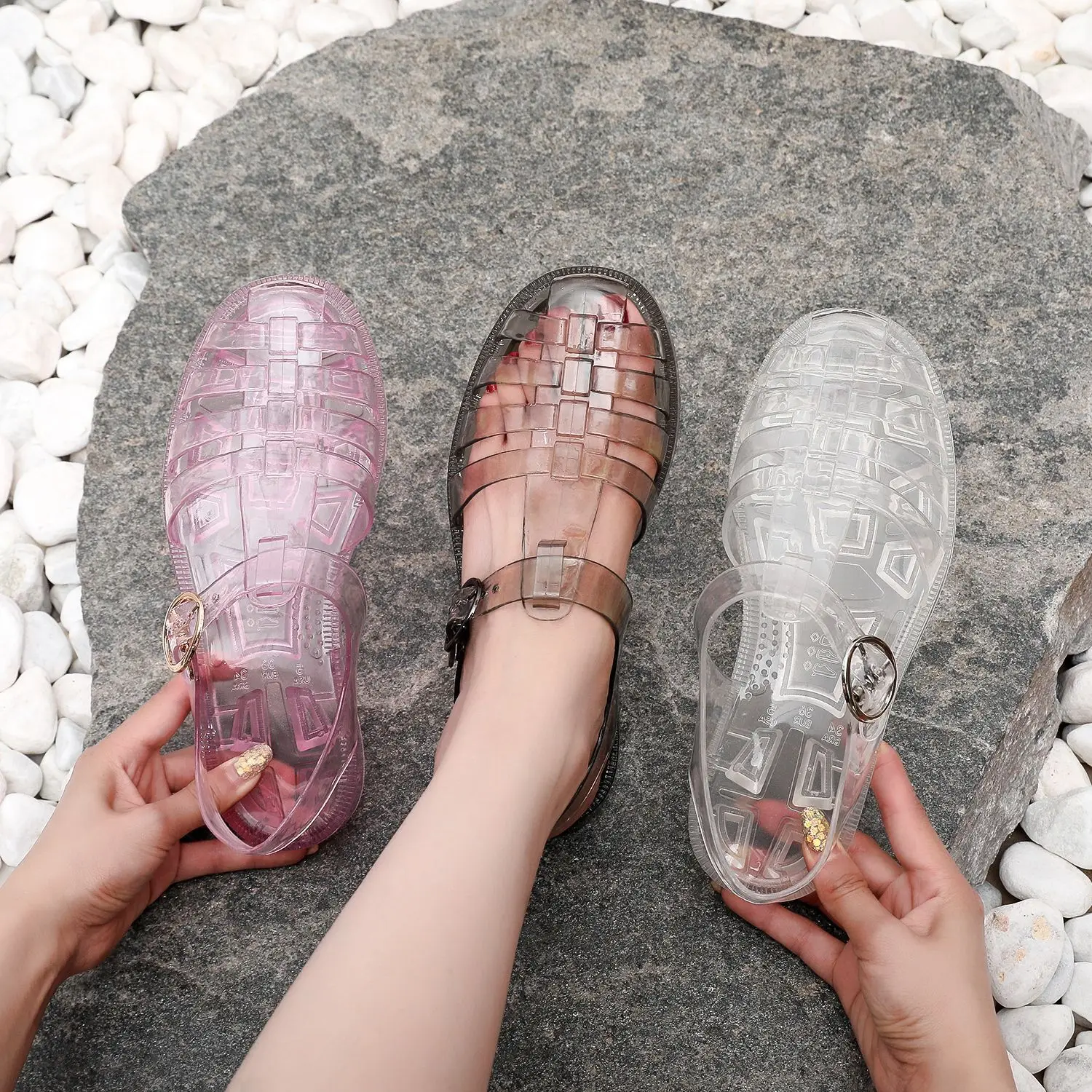 

Women's Summer Retro Roman Shoes Hollow Buckle Flat Sandals Women Transparent Crystal Jelly Sandals