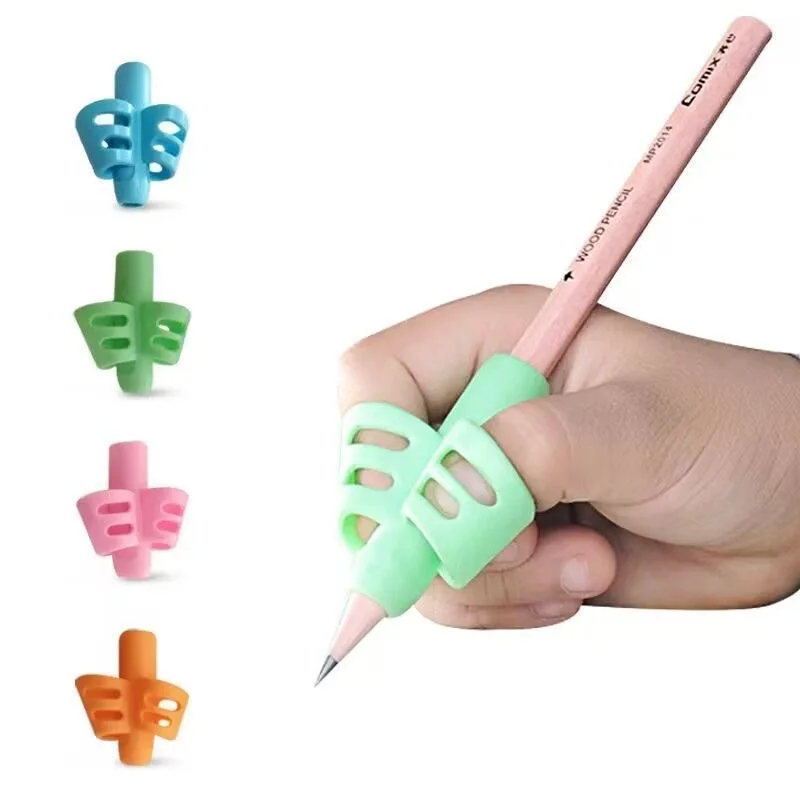 

2 шт., случайный цветной держатель для ручек, удобные письменные принадлежности, гладкая текстура, противоскользящий держатель для канцелярских принадлежностей, учебные принадлежности