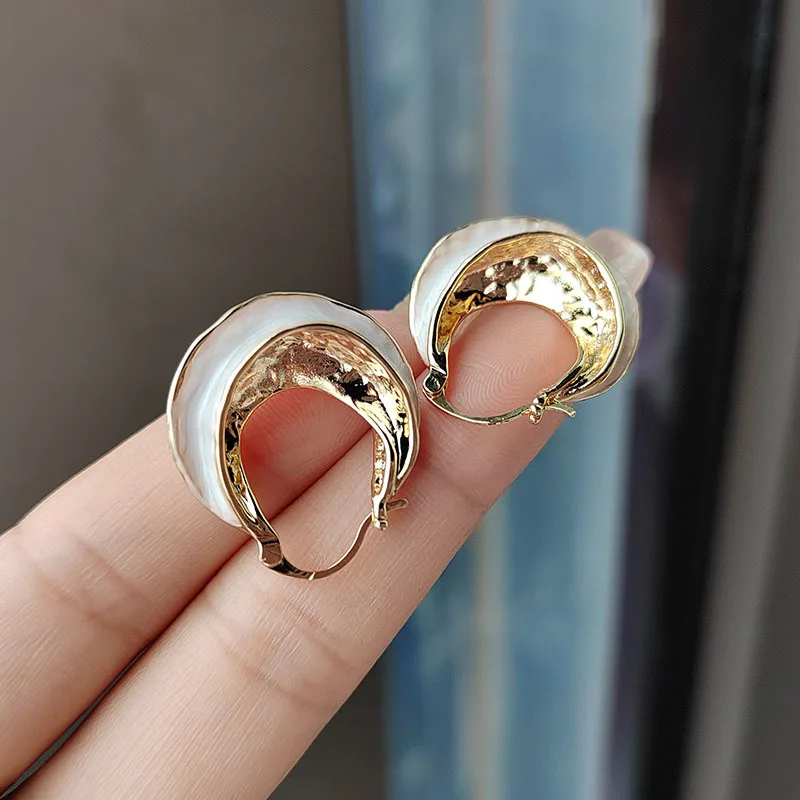 Irregular Enamel Glaze Hoop Earrings for Women Fashion Design Gold Color Twisted Wrinkle U-shaped Earring Ear Jewelry Girl Gifts