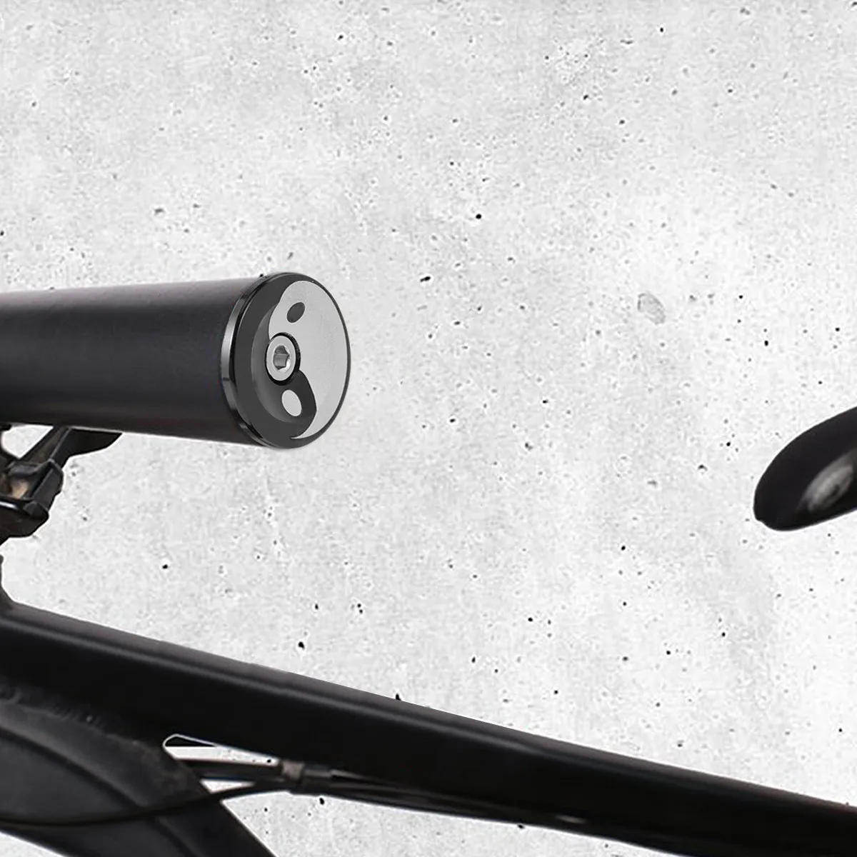 

1Pair Aluminum Alloy Handlebar End Plugs Bike Handlebar Caps with Wrench for Mountain Road Bike Grip Installation Black