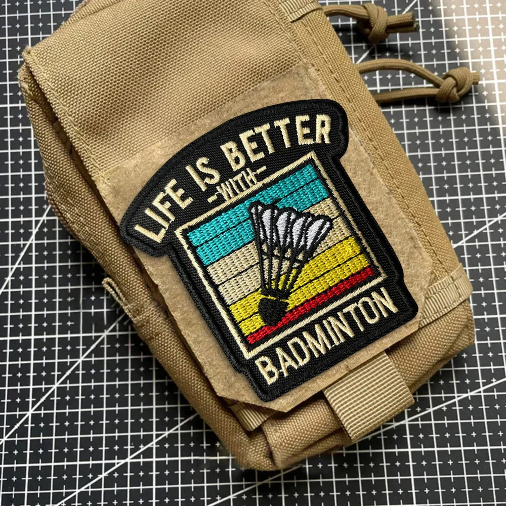 La vida es mejor con parche de bádminton, insignias bordadas con volante, parches de moral deportivos para Fitness, gancho y bucle para gorra de mochila