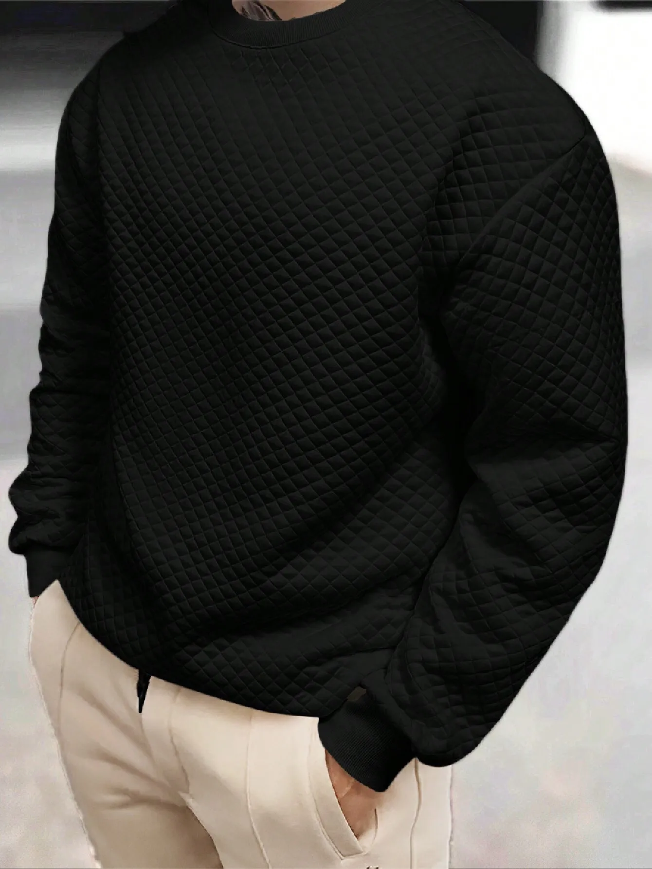 

Men's Black Quilted Round Neck Long Sleeve Sweatshirt for Fall Casual Wear