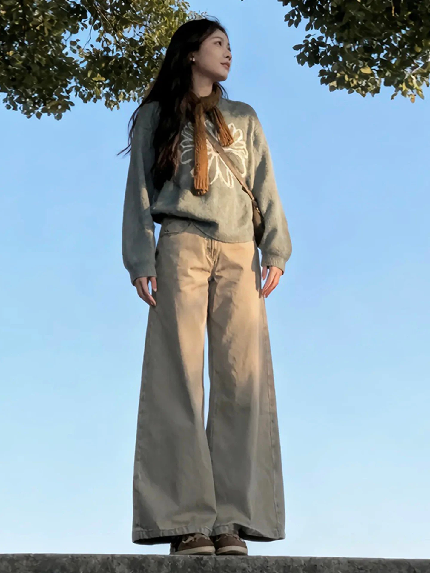 

Retro Korean Daisy Embroidery round Ne Sweater Women's Autumn Winter Loose Soft Knitted Top Slimming High-End Feeling