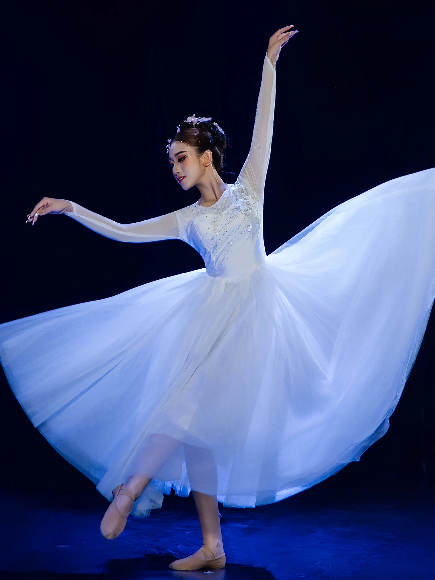 costume-de-spectacle-de-ballet-blanc-moderne-jupe-longue-tenue-de-danse-costume-de-scene-pour-femmes-materiau-en-filet-de-fiber-de-polyester