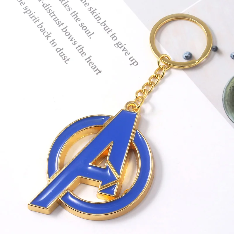 Brelok do kluczy Avengers film kolorowy kapitan ameryka tarcza wisiorek metalowy brelok dla przyjaciół akcesoria do biżuterii prezent