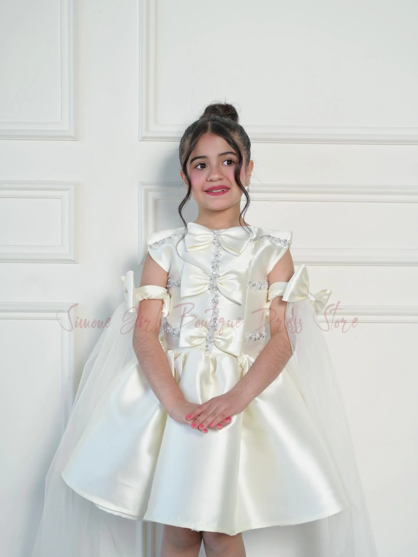 robe-de-demoiselle-d'honneur-en-satin-blanc-avec-nœud-longueur-genou-pour-l'aid-les-fetes-les-anniversaires-les-mariages-les-soirees-personnalisable