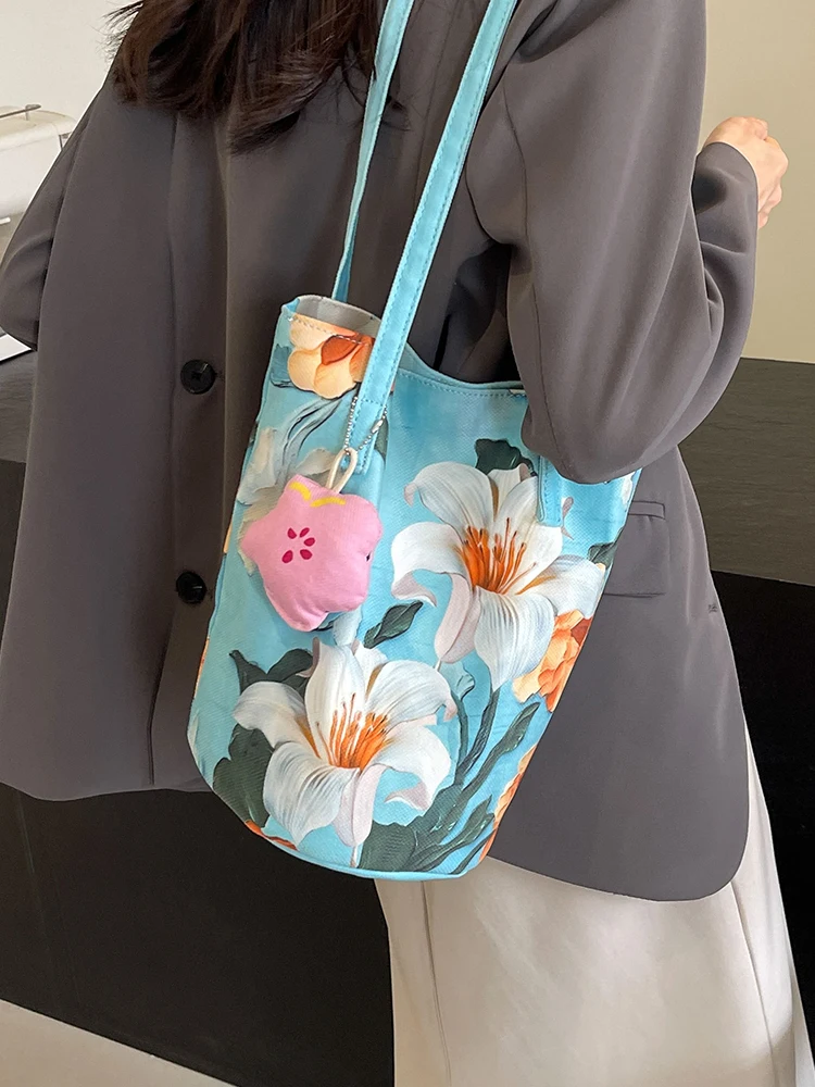 

Fresh Blue Lily Oil Painting Canvas Bucket Bag 2024 New Summer Women's Magnetic Buckle Large Capacity Shoulder Bags Chic Handbag