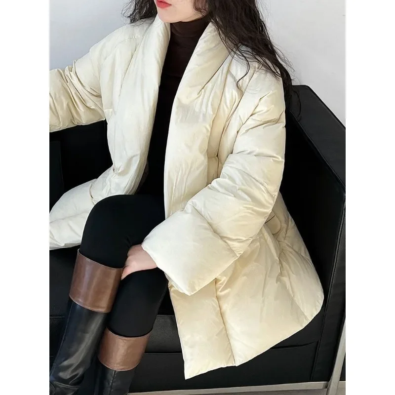 2026 Damen-Daunenjacke im neuen Stil, koreanische Version, lockere Passform, schlankmachende Daunenjacke mit weißer Entendaunenwärme, taillierte Silhouette