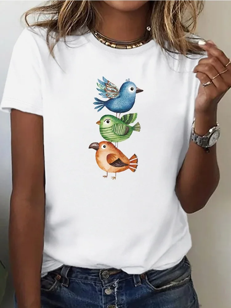 

Women's Soft T-Shirt with Colorful Bird Pattern Comfortable and Fitted Crew Neck Short Sleeves Casual and Fashionable Style