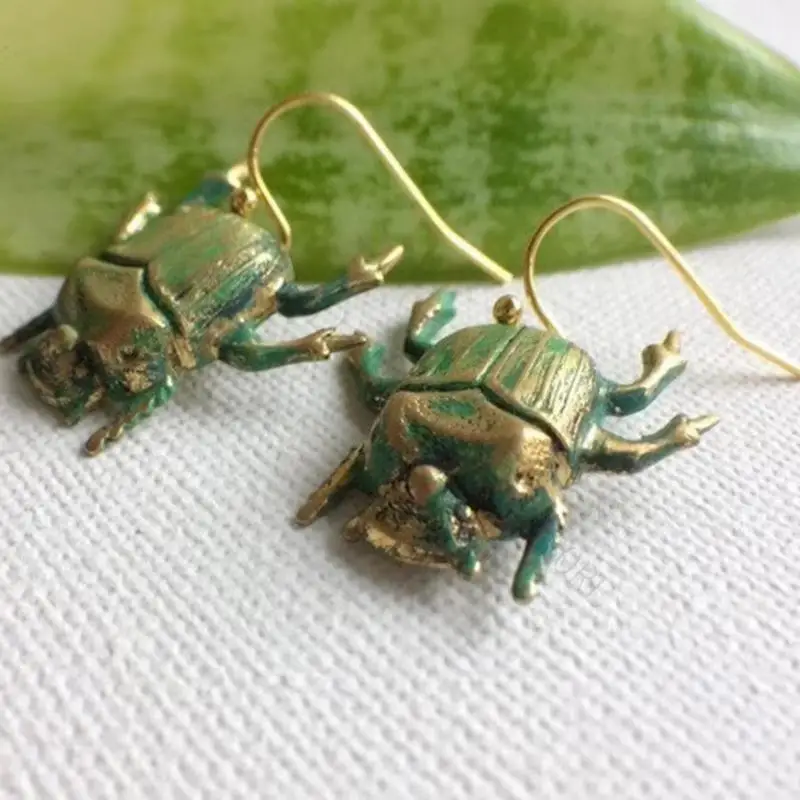 R7UF Fashionable Insect Themed Earrings Metallic Finish Ear Accessories Stylish Pendant Earrings Suitable for Women Wardrobe