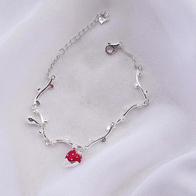 

New Fashion Trend Ladies Niche Design Sen Department Simple Versatile Retro S925 Silver Strawberry Bracelet