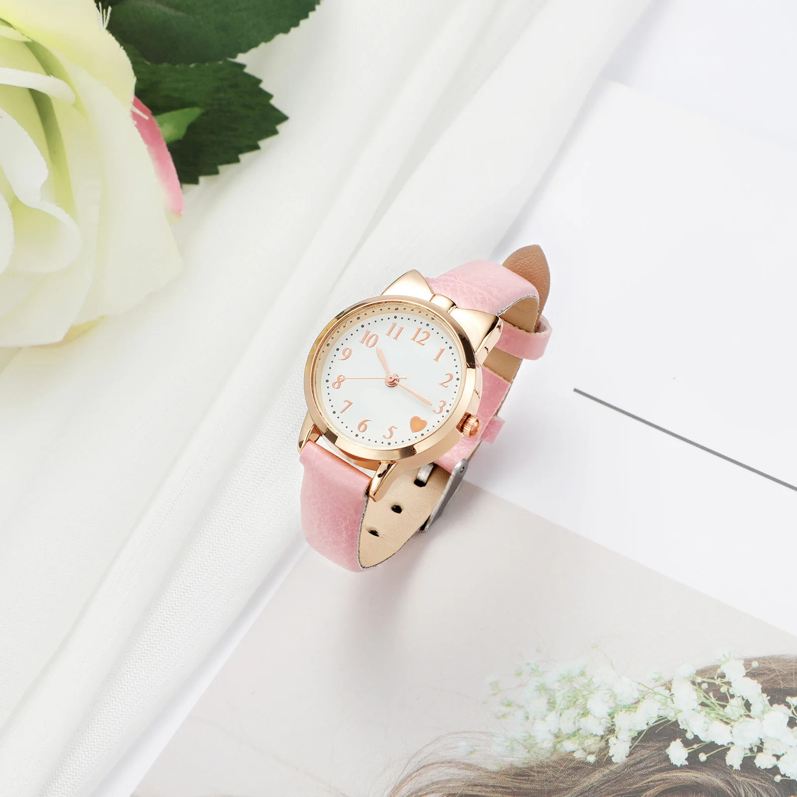 1Pcs Glow in The Dark Watch Lovely Analog Wristwatch for Casual Party Wear Lightweight Comfortable Design