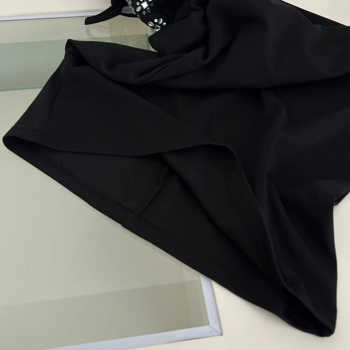 ReddaChic Sparkly Party Vrouwen Zwarte Bodycon Boog Broche Strass Corset V-hals Uitgesneden Hemdje Jurk Formele Zomer Kleding