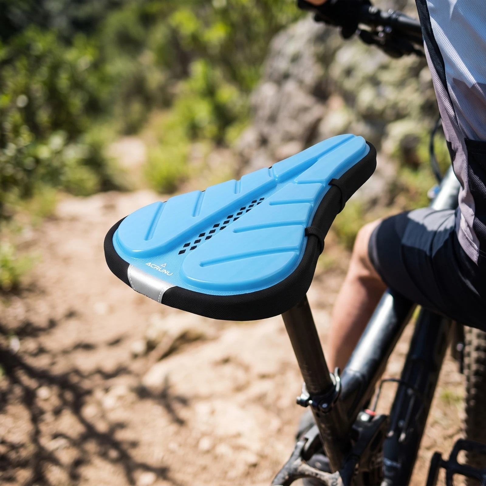 Bike Seat Cover with Gel Shock-Absorbing Bike Seat Cushion Cover Pressure Relief Comfortable for Cyclists, Cycling view 2