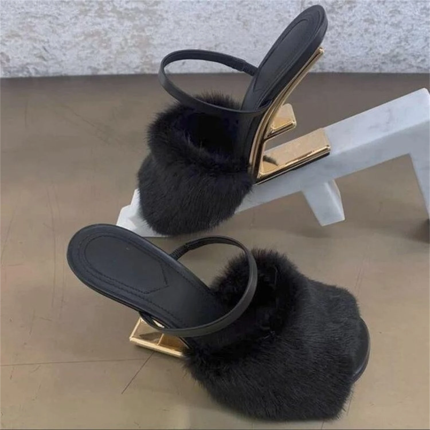 Wysoki Dziwny Obcas Peep Open Toe Mule Party Shoes Sztuczne Futro Królika Norek Różowy Czarny Morelowy Sandały Slingback Buty Dla Kobiet