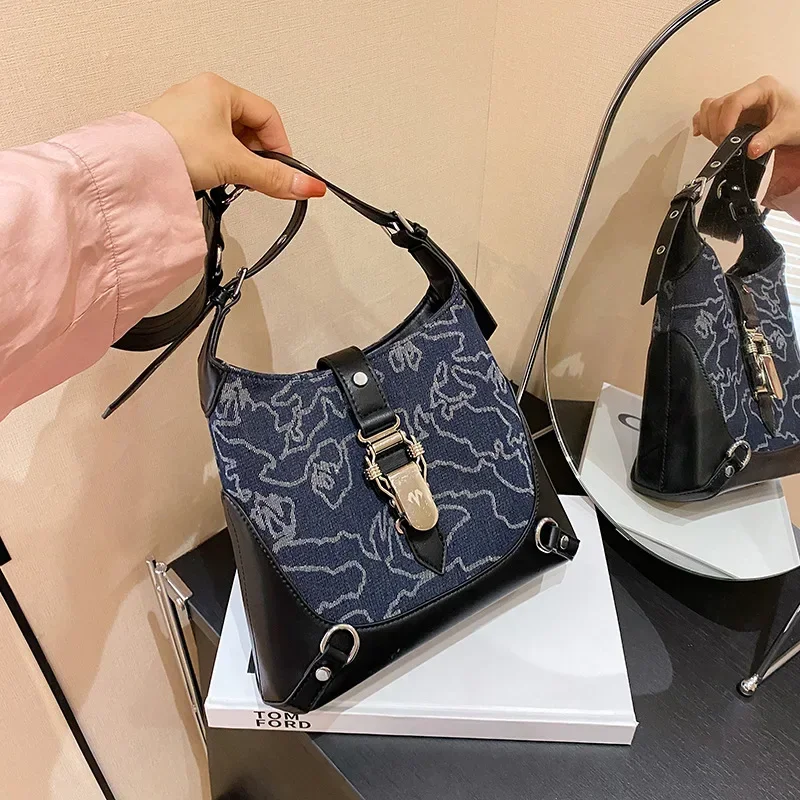 

Women's 2025 Black Gothic Tote Bag, Oversized Crossbody Shoulder Bag with Dark Aesthetic, Perfect for Fashionable Daily Carry