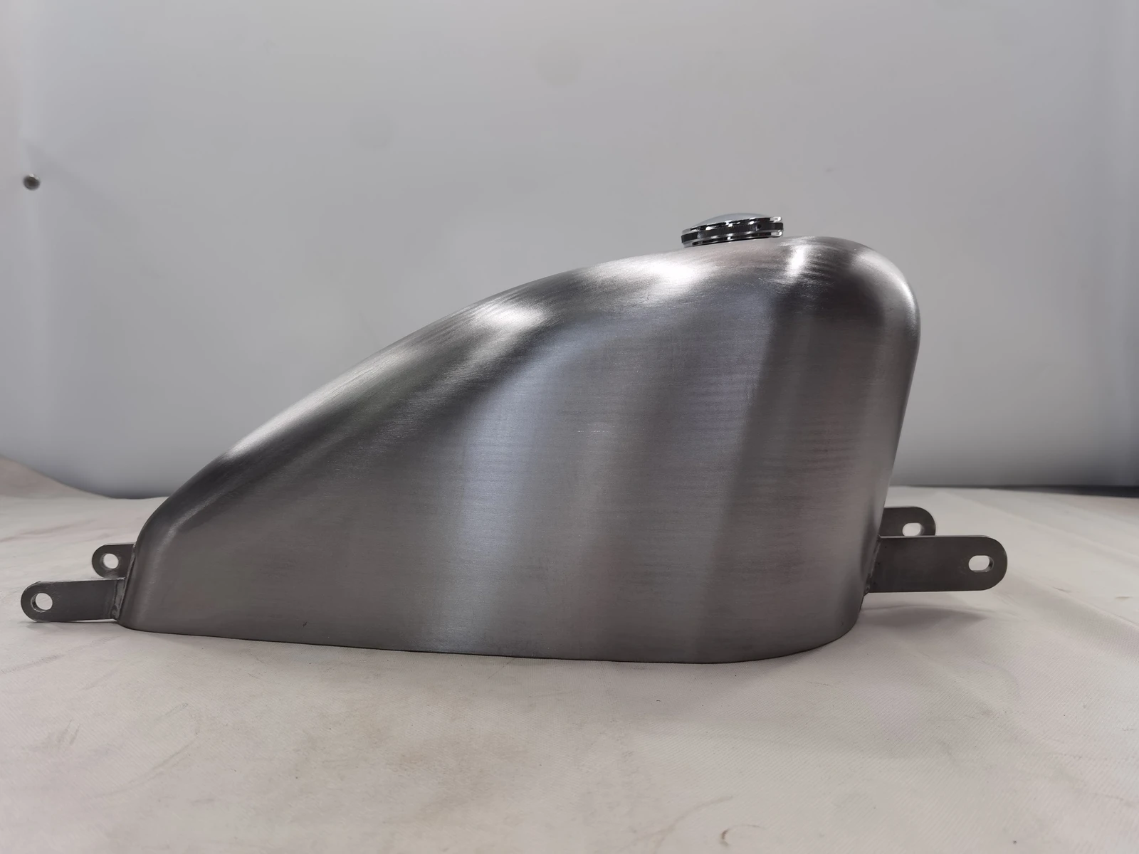 

Мотоциклетный топливный бак 12 л для бензина и газа для Harley Davidson Softail 2018-2022, все модели