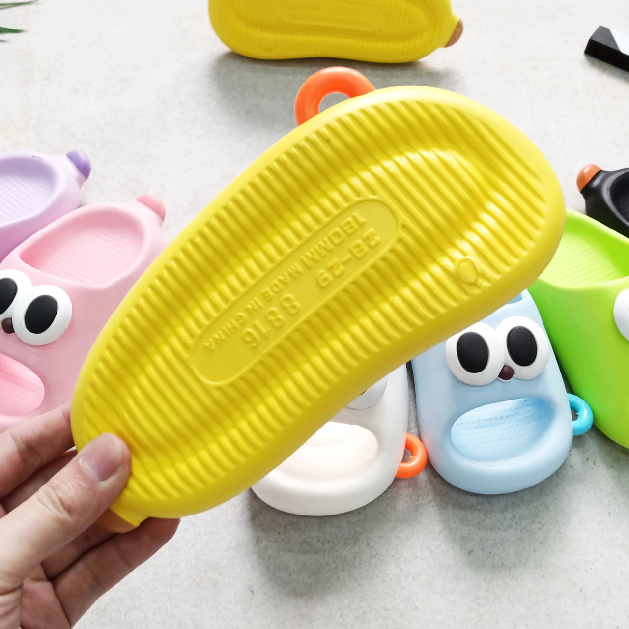 Kids Banana Slides Boys Girls Big Eye Thick Sole Wear-resistant Slippers Summer Outdoor Sandals Funny Look Indoor Home Bathroom