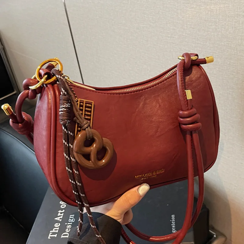 

Large Capacity Tote Bag Women Autumn Designer Retro Chic Shoulder Crossbody Bag Casual Luxurious Commuter Bag
