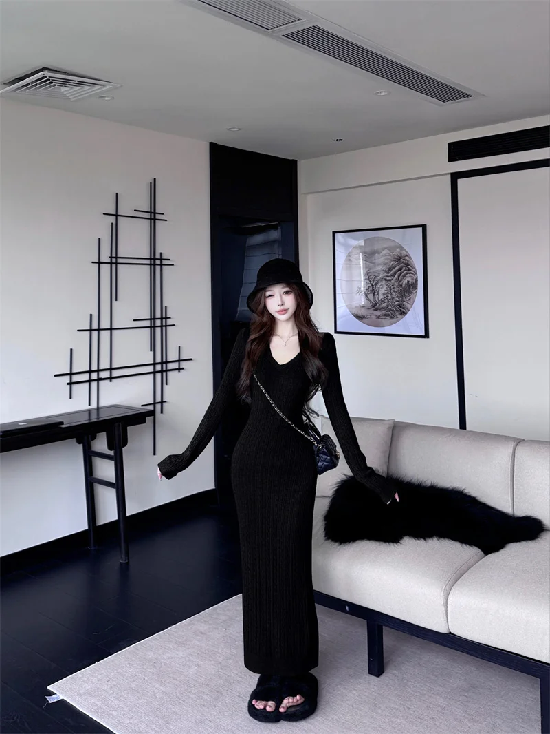 Abito da donna a sirena aderente in maglia a maniche lunghe a righe verticali grigie con scollo a V e strato interno in vita Cappotto invernale nero con gonna