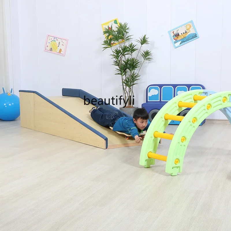 Grand toboggan en bois pour l'intégration mentaires orielle, formation, aides pédagogiques, équipement de rééducation vestibulaire de la maternelle