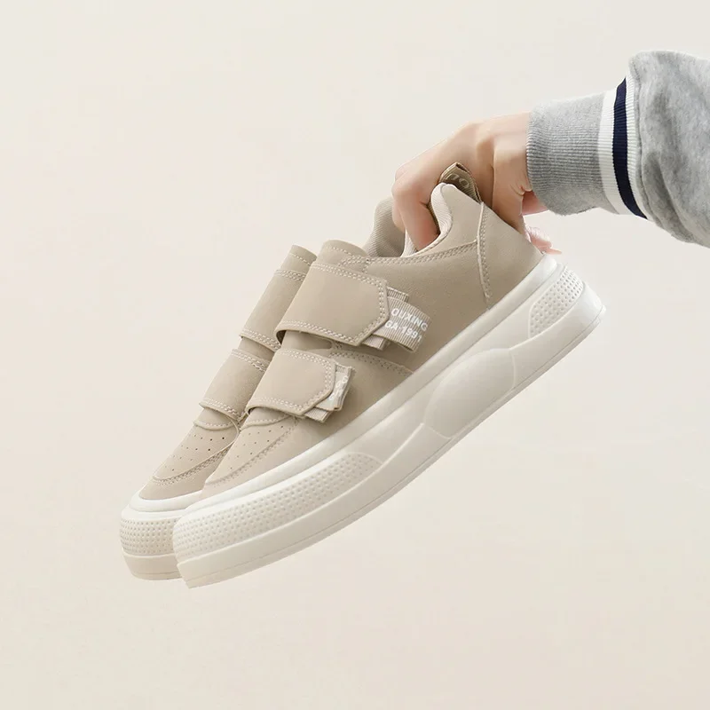 새봄 여성용 두꺼운 밑창 스니커즈 유행 한국 학생 빵 신발 여성 디자이너 신발