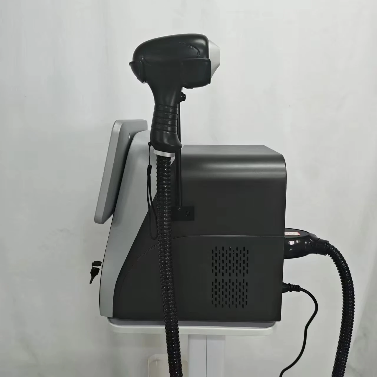 Portable 3-wavelength 755nm 808nm 1064nm diode excels permanent fast painless laser hair removal