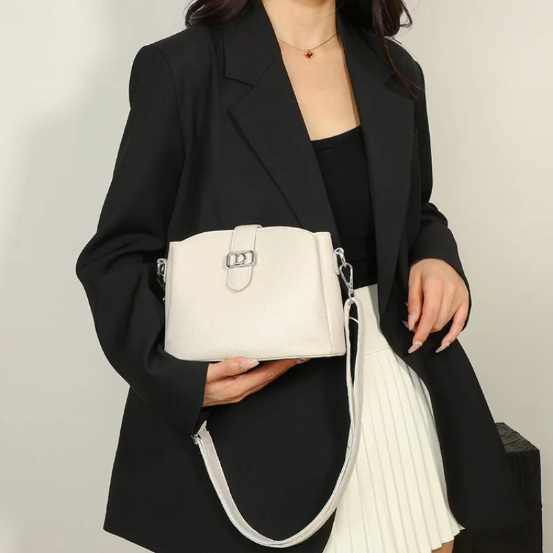 

Luxury Designer Tote Bag For Women In Premium Leather With Structured Shape And Dual Handles