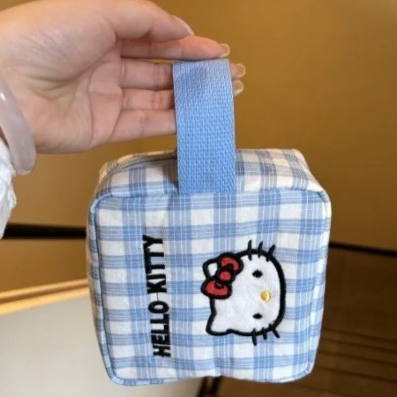2026 New Sanrio Kawaii HelloKitty High Beauty Portable Makeup and Wash Bag Japanese Cartoon Travel Storage Bag view 3