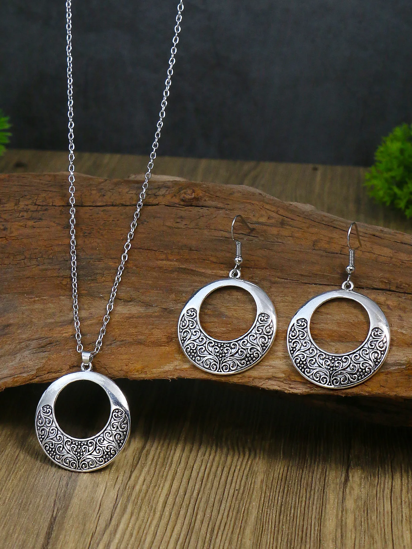Vintage ethnischen Stil Silber Anhänger Ohrringe Halskette Set runden Ring einfach geschnitzte Damen Stil Ohrringe Halskette Kombination – Detail 3