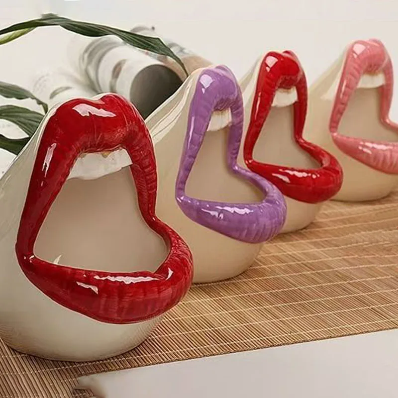 

Sexy Red Lip Ceramic Ashtray Cute Lovely Ashtray Fashion Gift Portable Cigarette Accessories Cigarette Cylinder for Use In Car