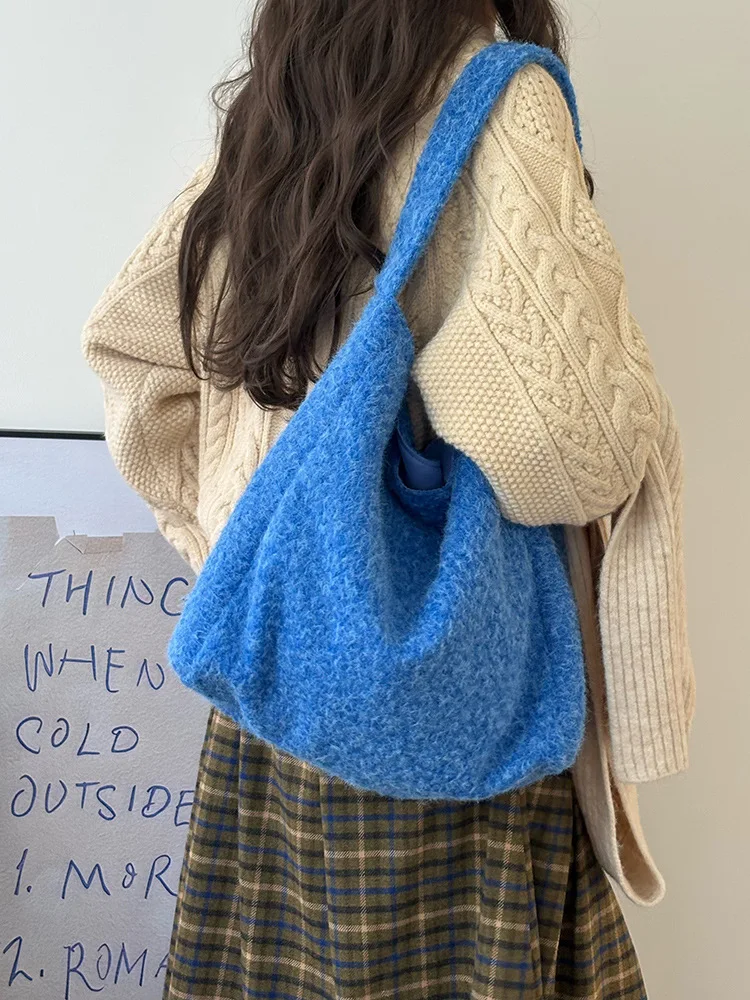 

CGCBAG Korean Fashion Designers Plush Tote Bag Casual Lage Capacity Women Shoulder Bag Simple Commuting Female Cross Bag Handbag