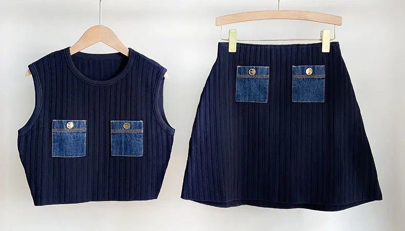 

Женский комплект с джинсовыми карманами: вязаный жилет без рукавов с круглым вырезом + мини-юбка с высокой талией для женщин