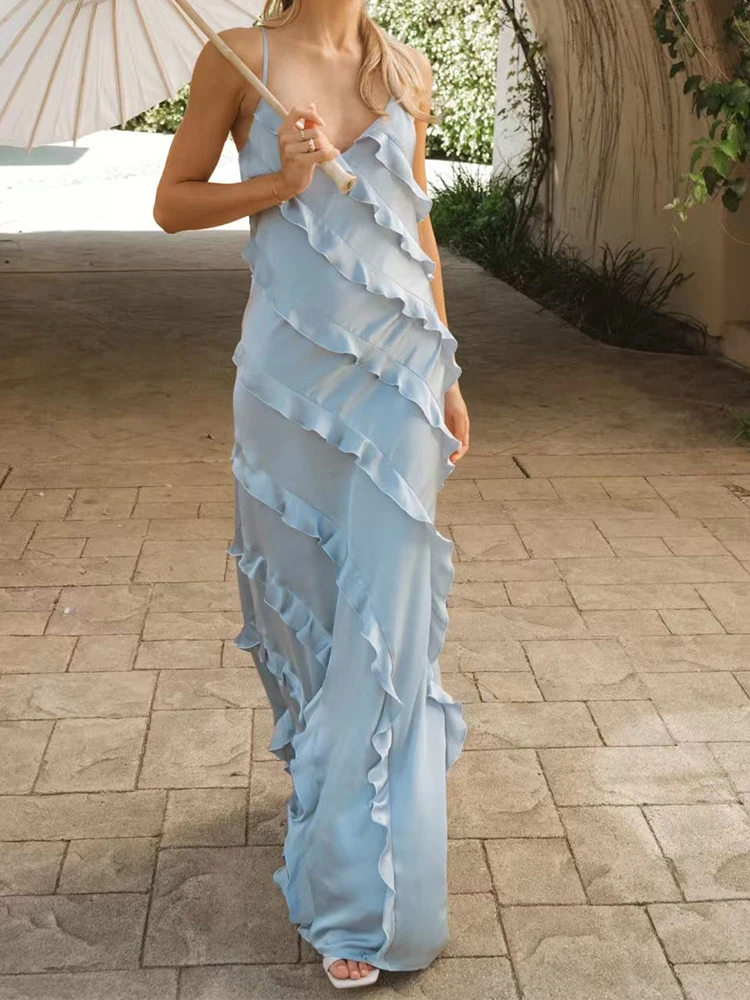 

In the summer of 2025, the new elegant ruffled V-neck halter skirt is a fashionable seaside holiday slim long dress.
