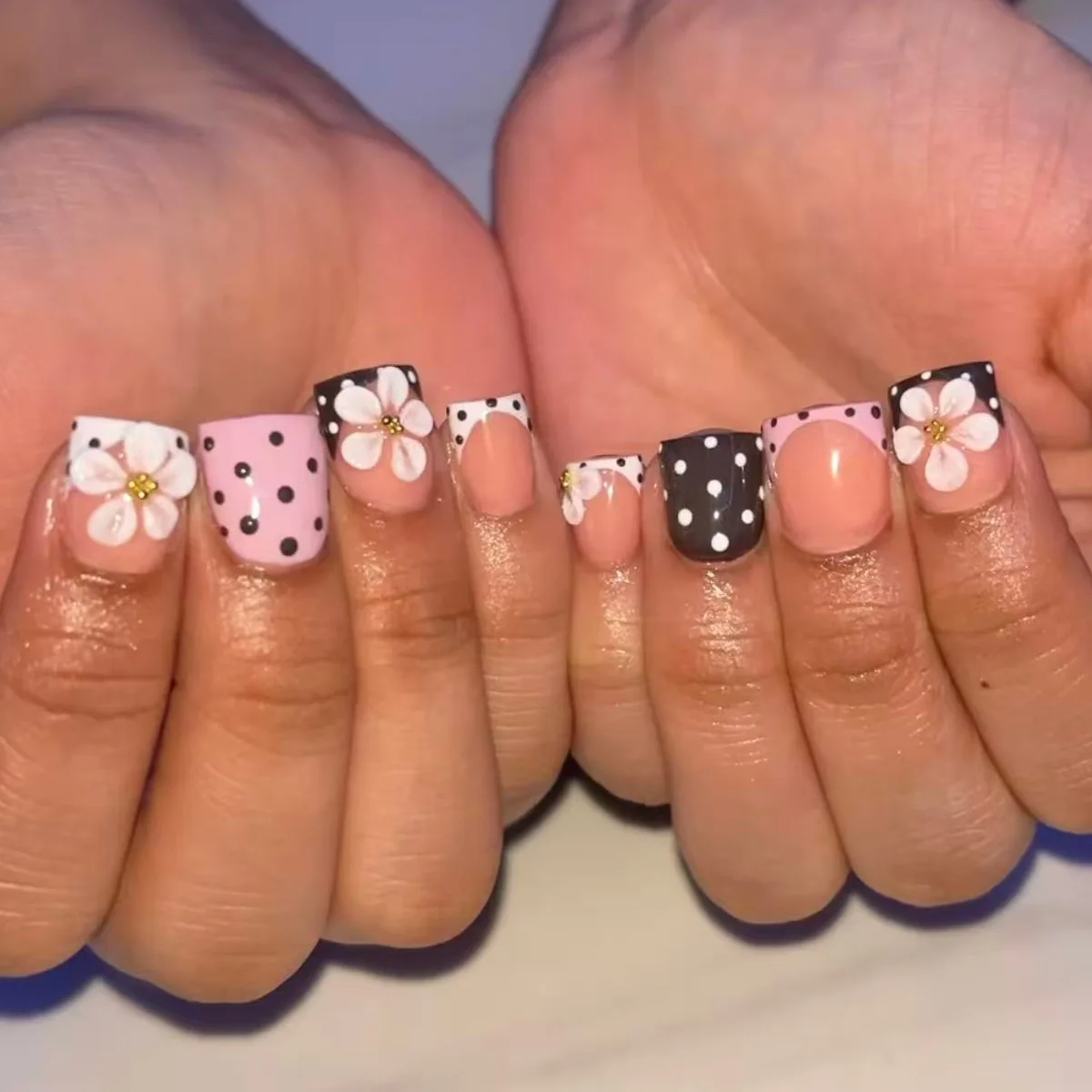 

Short Square Head False Nails French 3D Flower Press on Nails Wearable Full Cover Nails Tips French Polka Dot Square Nails 24Pc