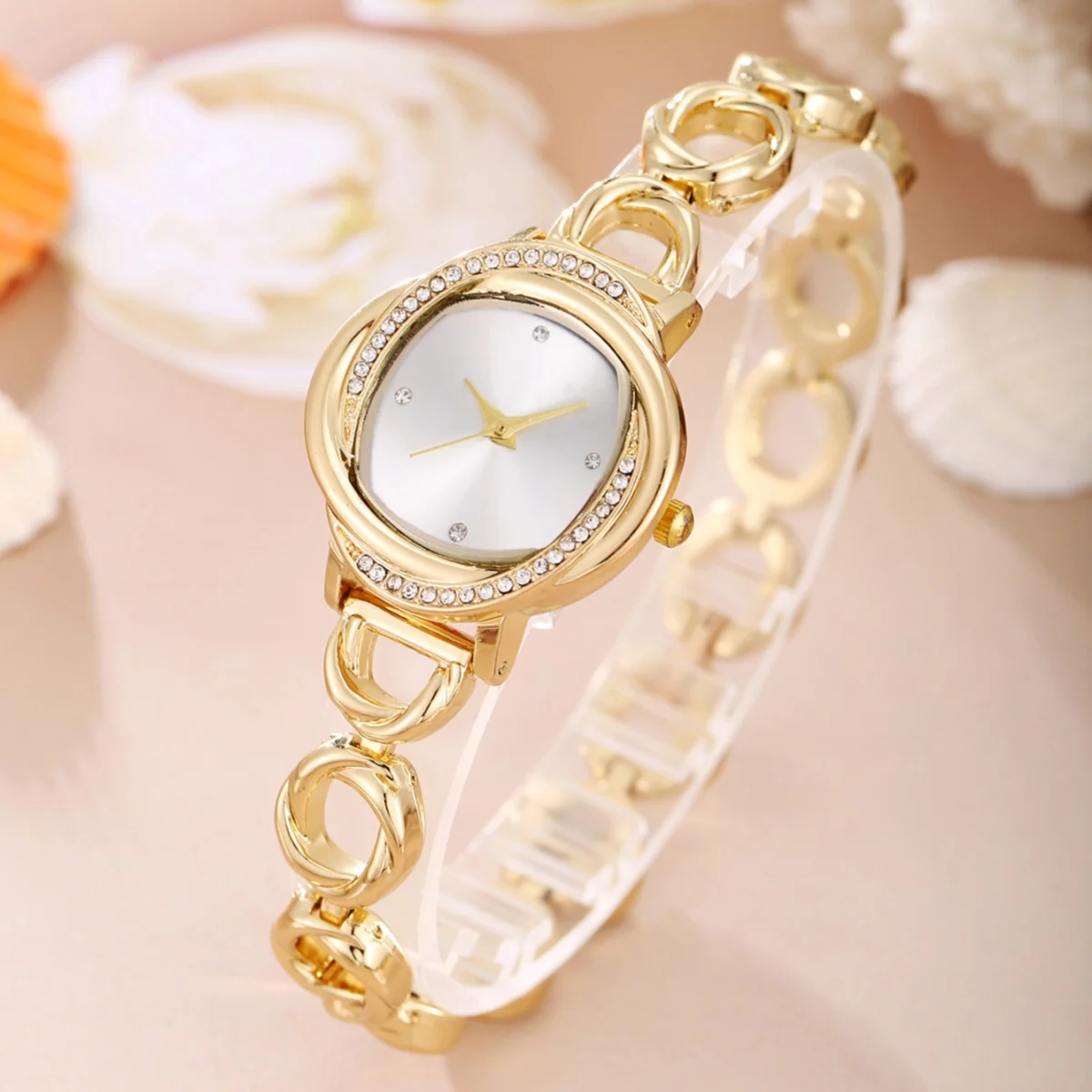 The latest style of women\'s fashionable and minimalist alloy quartz watch with a sense of design