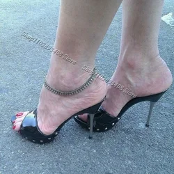 Zapatillas de charol con remaches decorativos Para mujer, Zapatos de tacón de Metal con punta abierta, informales, a la moda, Para verano