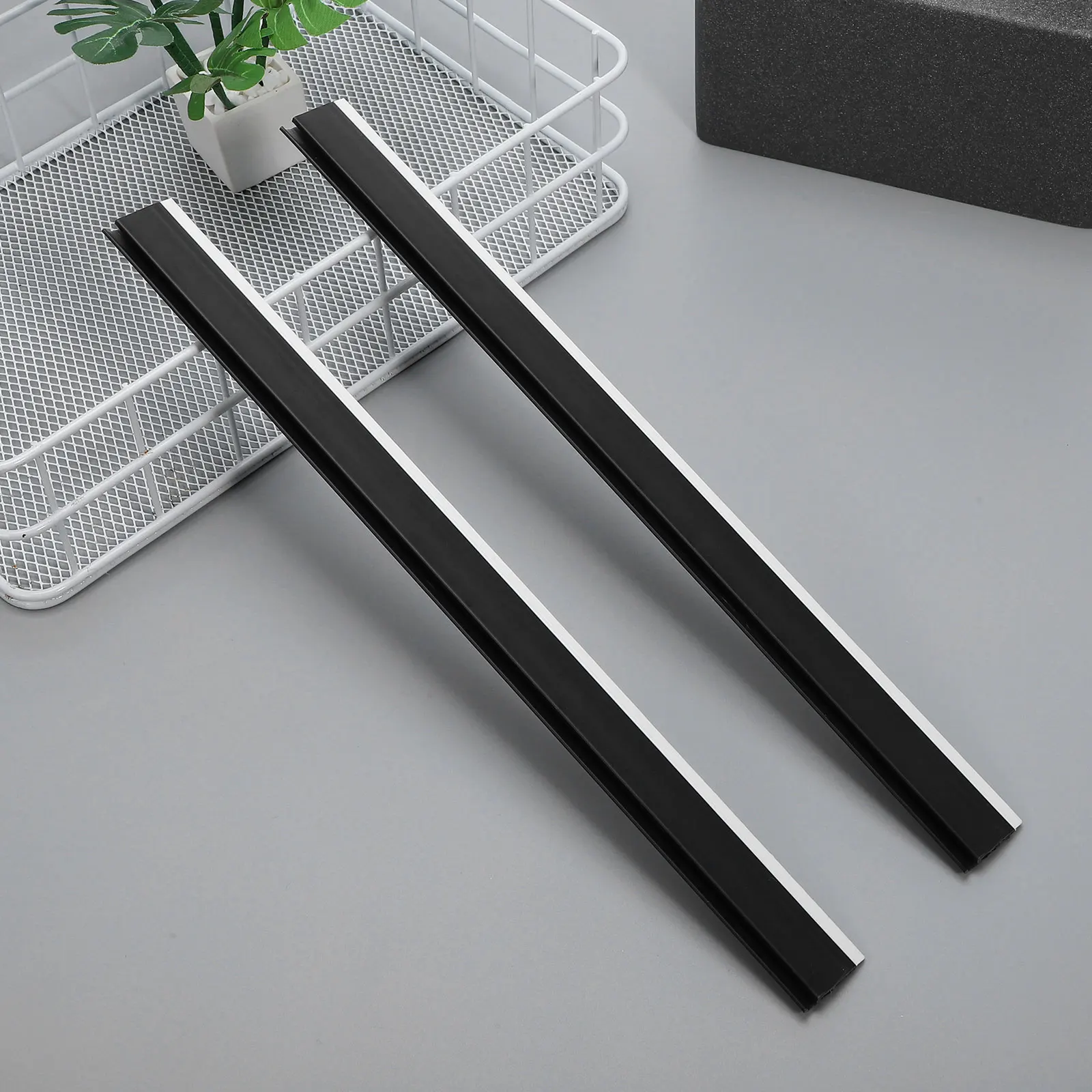 

2pcs Plastic Edges Soft Pressing Strips Floor Cleaning Garbage Shovel Repair Tool Multi-Functional Lightweight Garbage