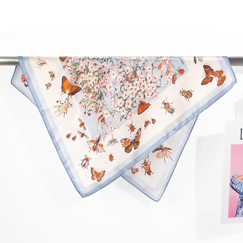 Immagine 6: Foulard Quadrato 100% Seta di Gelso 53x53cm con Stampa Farfalle e Fiori, Bandana Elegante da Donna