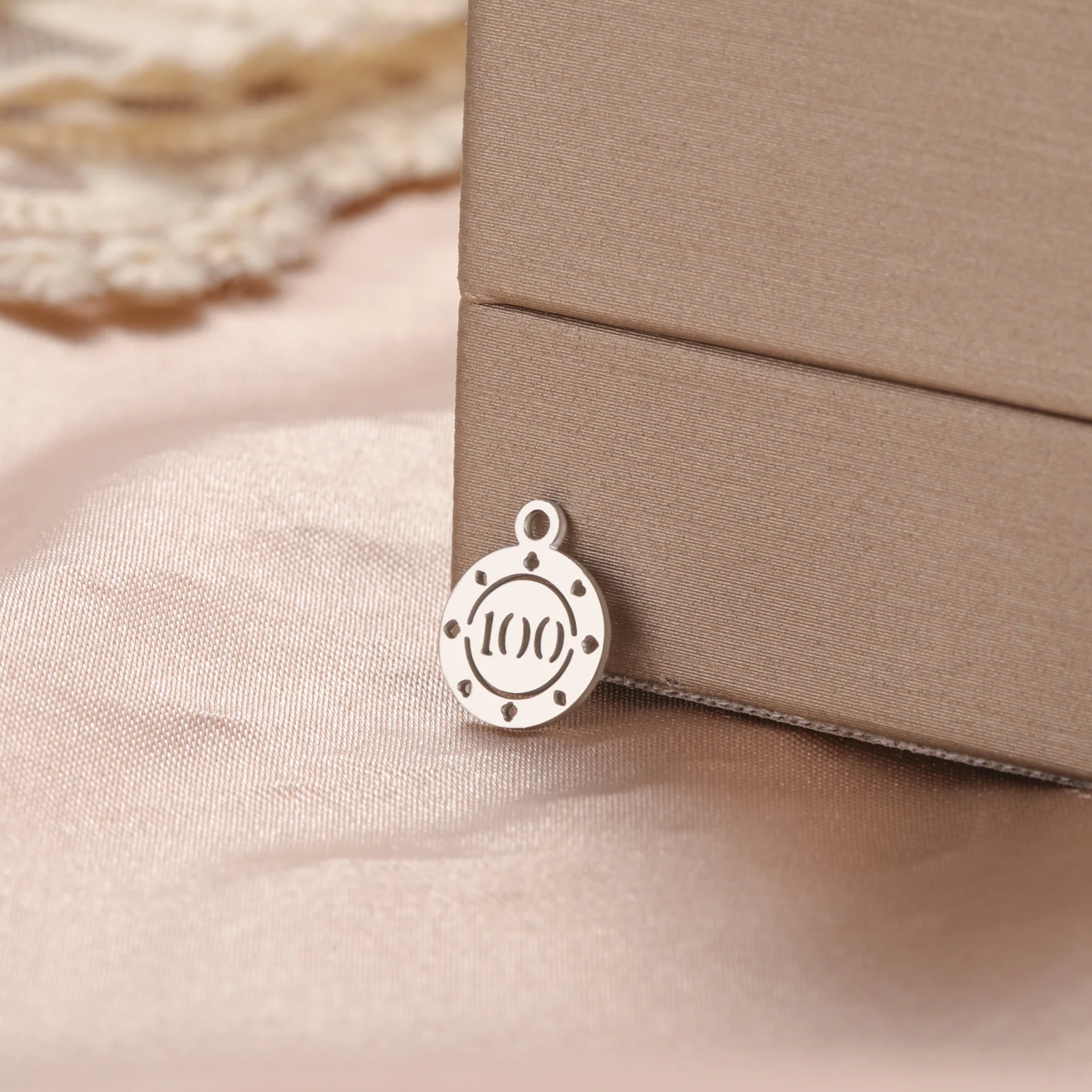 EUEAVAN 5pcs Poker Playing Cards Stainless Steel Charms for Jewelry Making Dice Chip DIY Pendant Necklace Earrings Bracelet Gift
